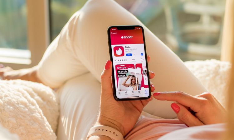 encontrar mujeres y hombres en Internet